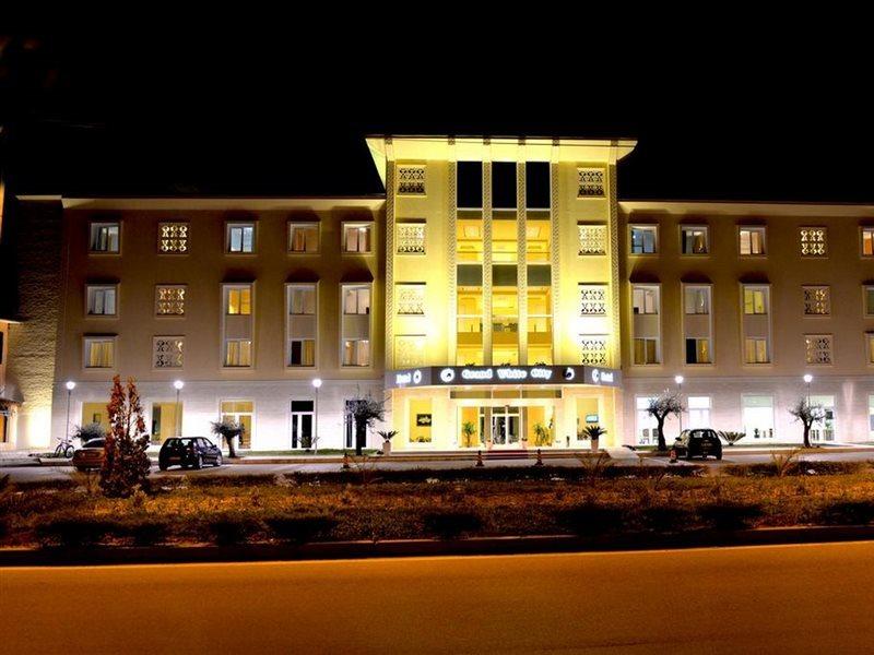 Grand White 4* Berat