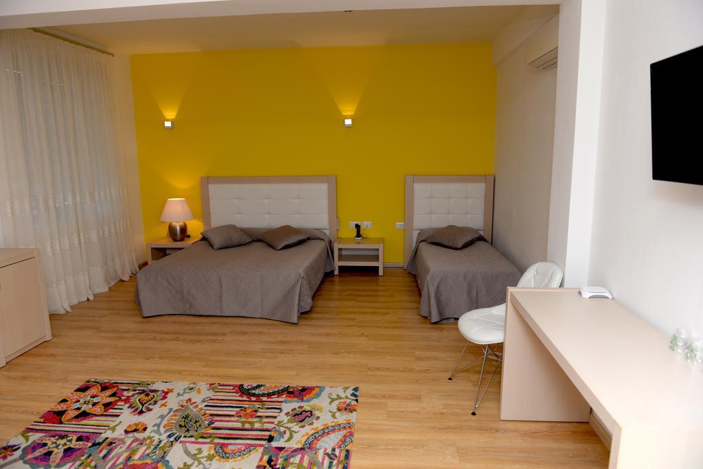 Grand White 4* Berat