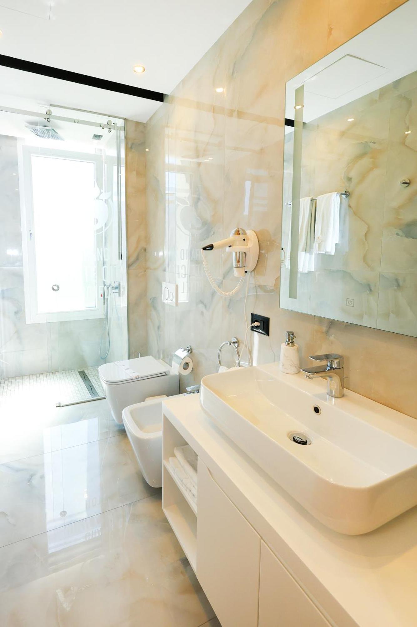 Grand White Berat