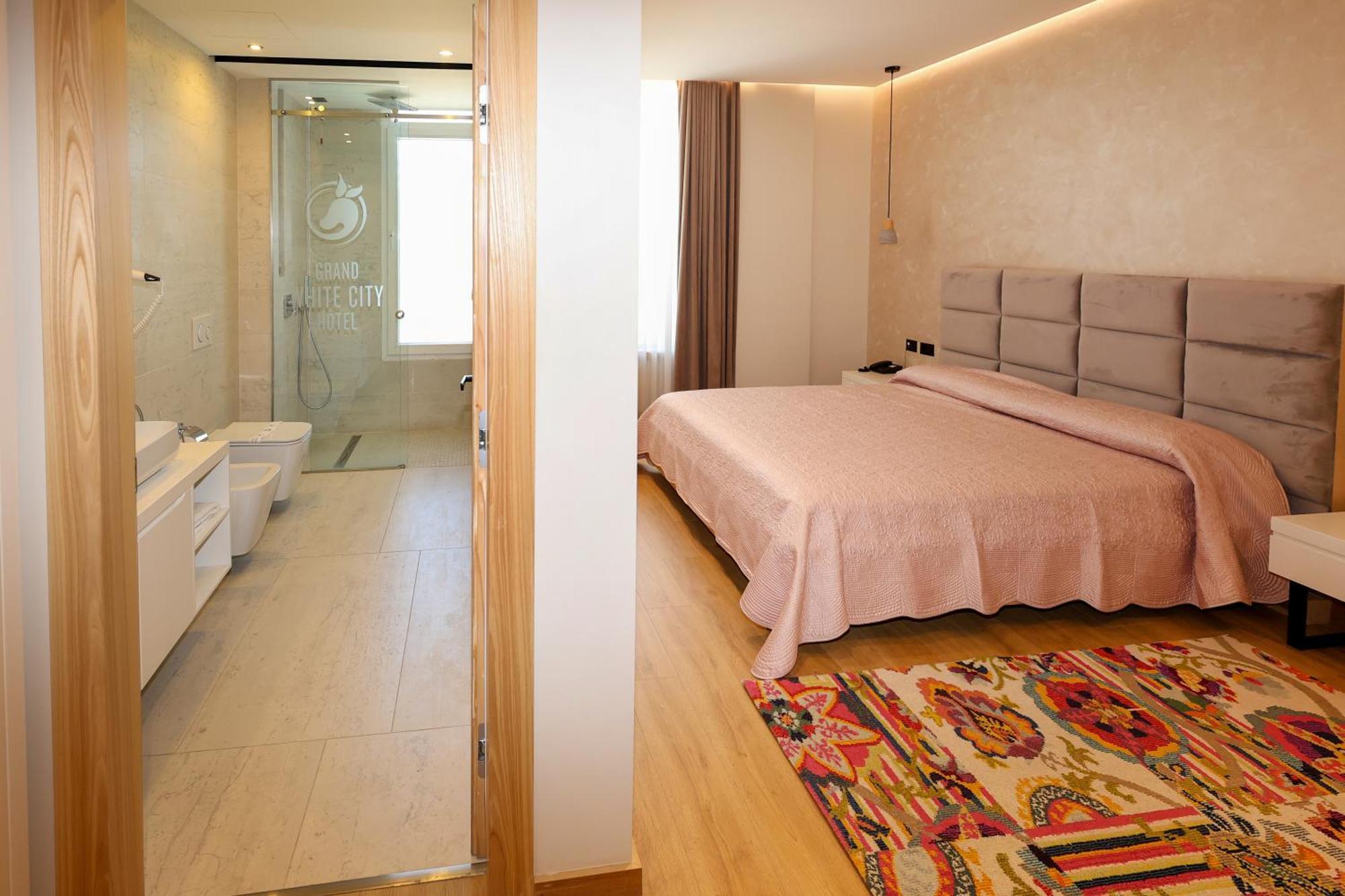 Grand White Hotel 4*