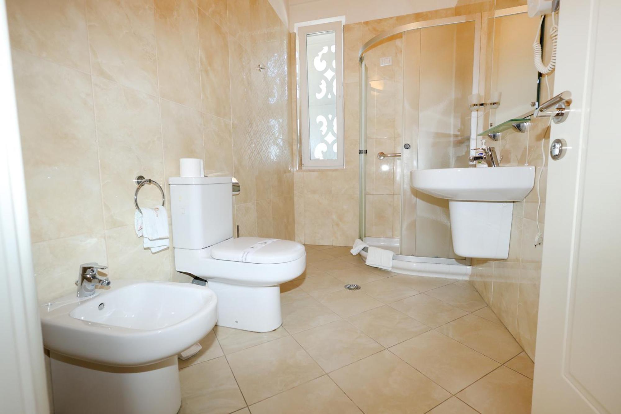 Grand White Hotel