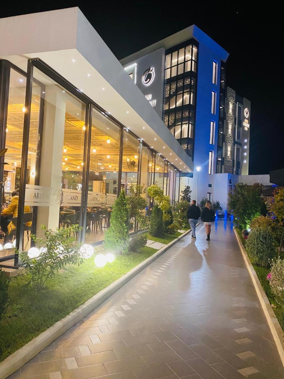 Grand White 4* Berat