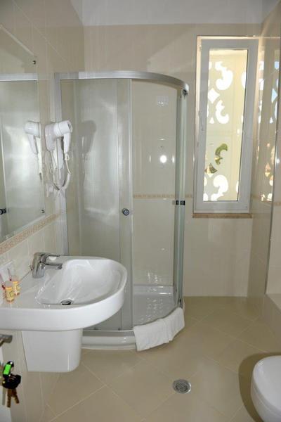 Grand White Berat