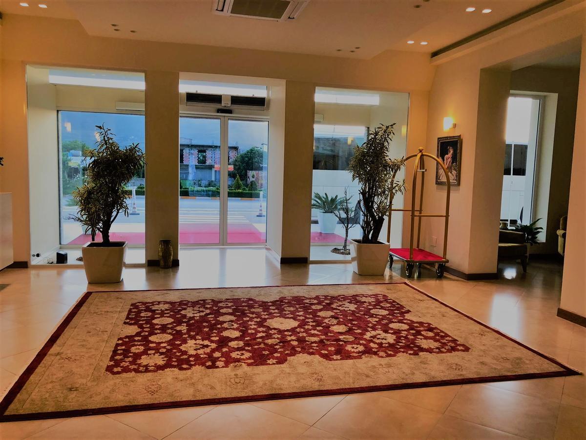 Grand White Hotel 4*