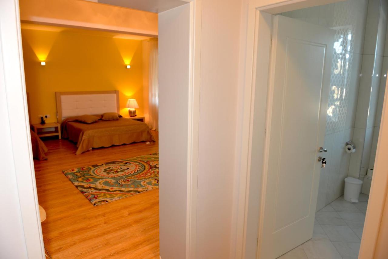 Grand White Berat
