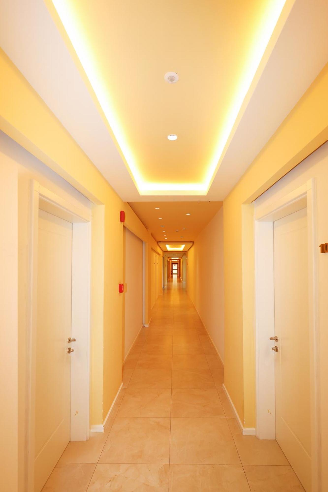 Hotel Grand White 4*