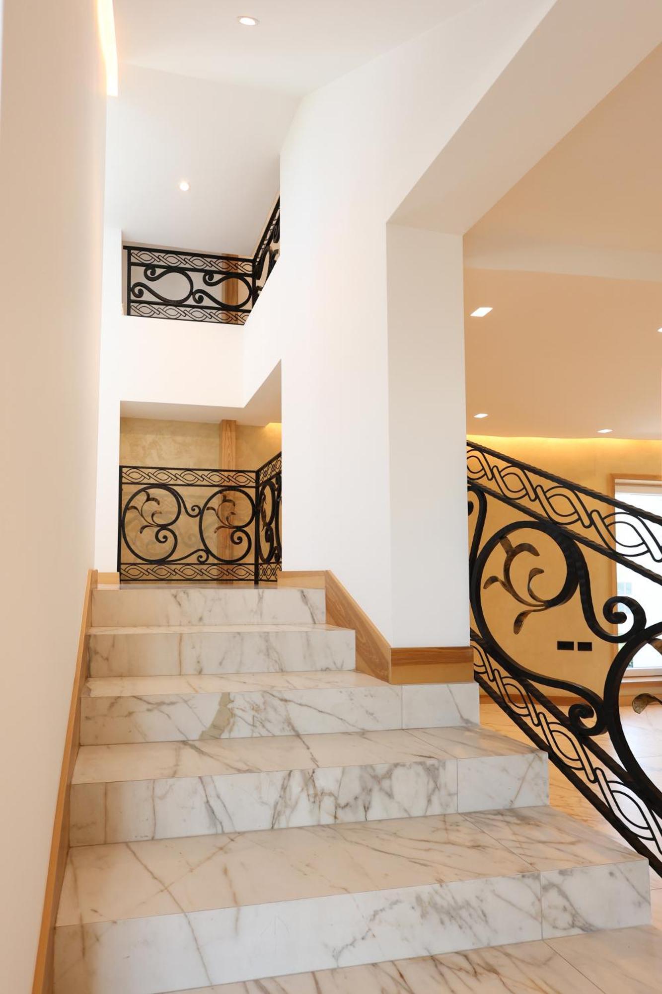 Grand White Hotel
