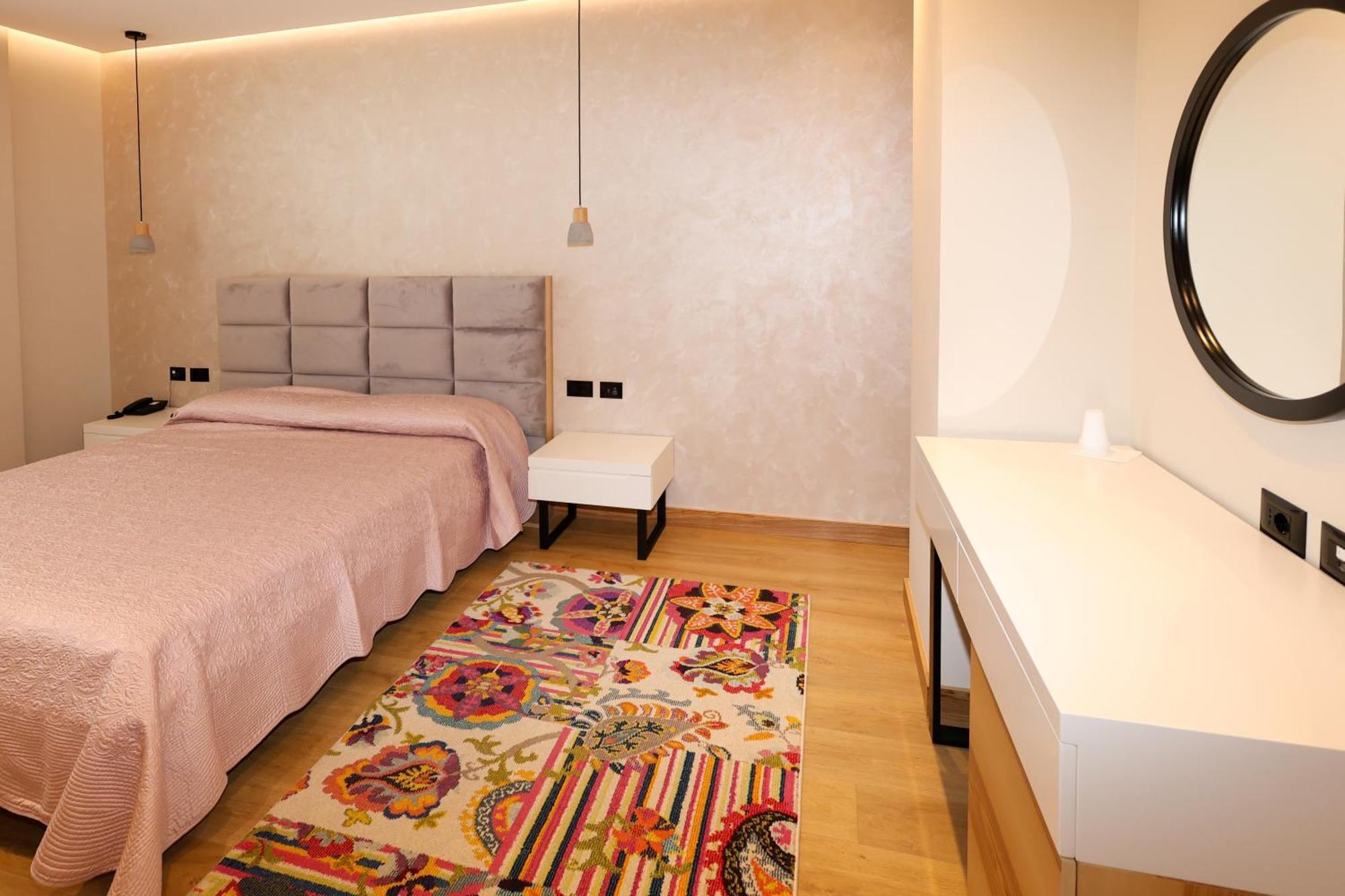 Grand White Berat