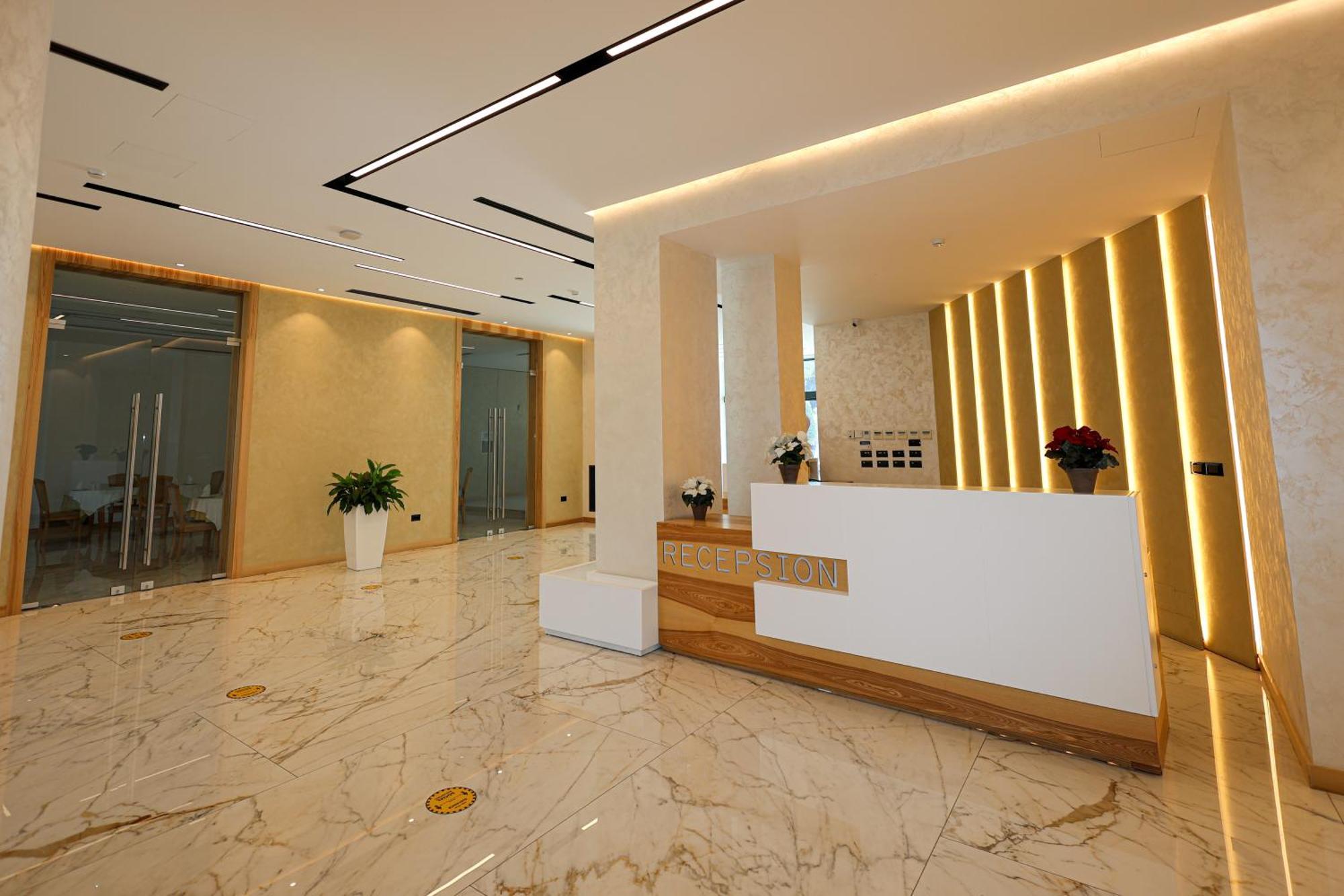 Grand White 4* Berat