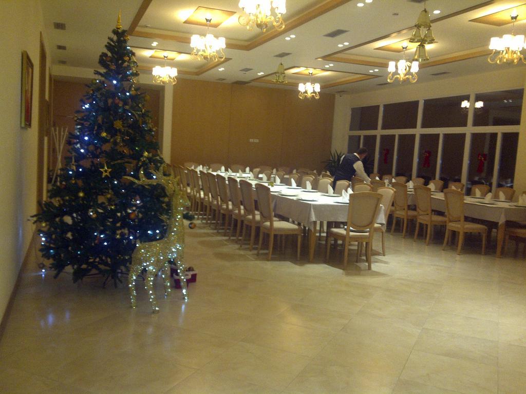 Grand White 4*