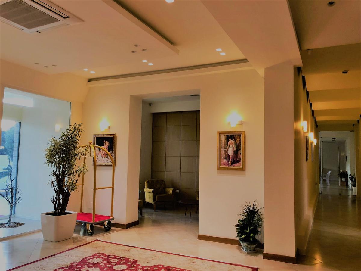 Grand White Hotel 4*